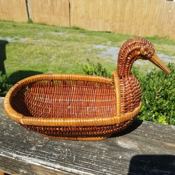 Wicker duck shaped basket - Picture 3 of 8
